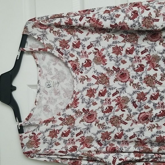 Westport Women's Floral Top - Picture 4 of 11